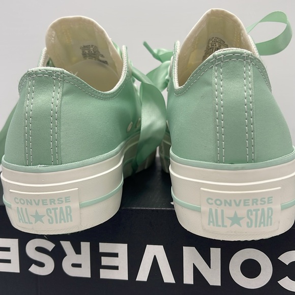 Converse WMNS CTAS LIFT OX
STICKY ALOE/EGRET/EGRET A10300C Platforms Sneakers - Picture 13 of 16